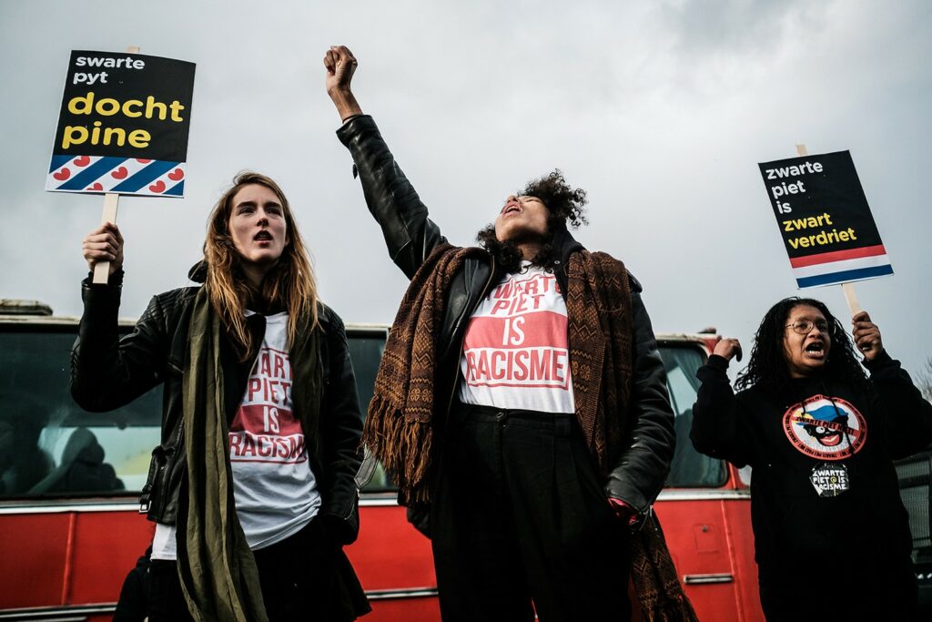 1511038272000-Actiegroep-KOZP-tegengehouden-op-snelweg-door-tegendemonstranten-22-of-27